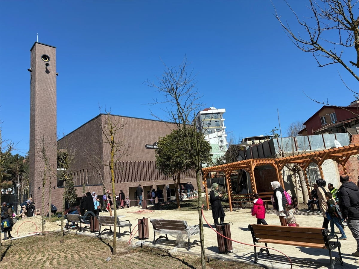 İstanbul Büyükşehir Belediyesince (İBB) inşa edilen Pendik'teki Elmalılı Hamdi Yazır Camisi...