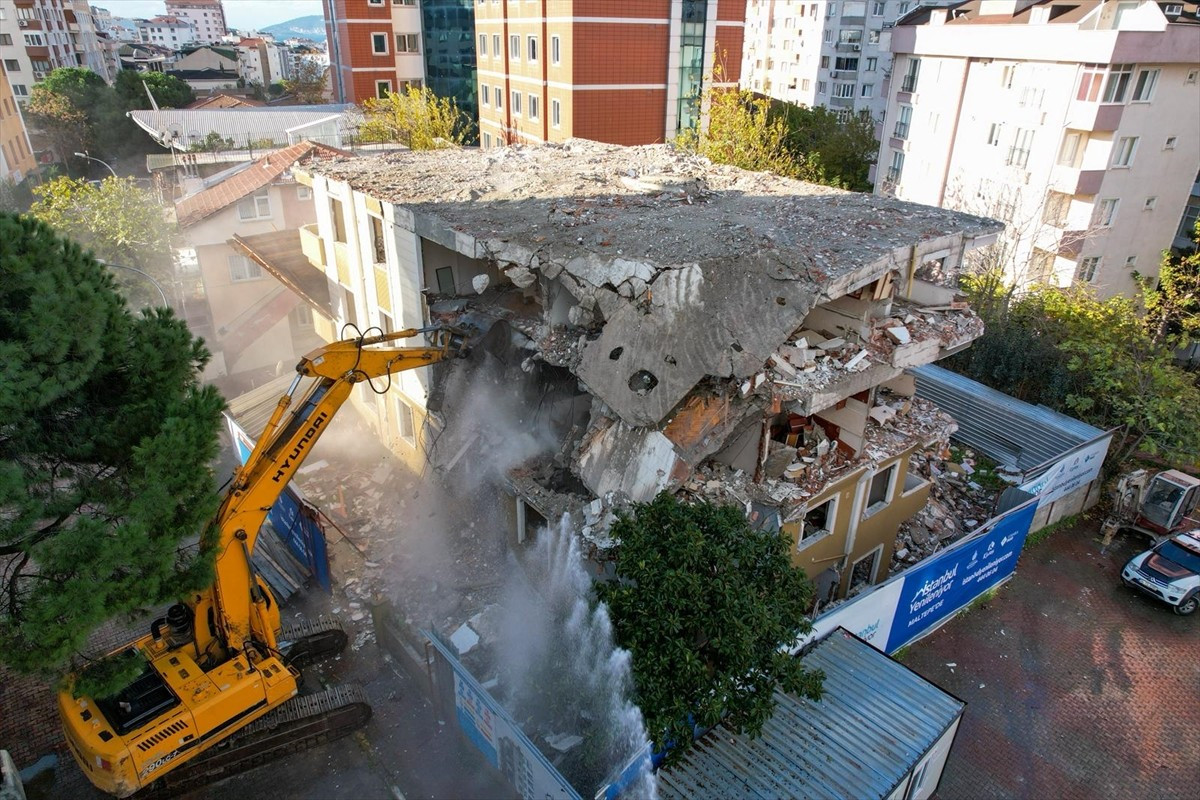 İstanbul Büyükşehir Belediyesinin (İBB) "İstanbul Yenileniyor" platformunun çalışmaları...