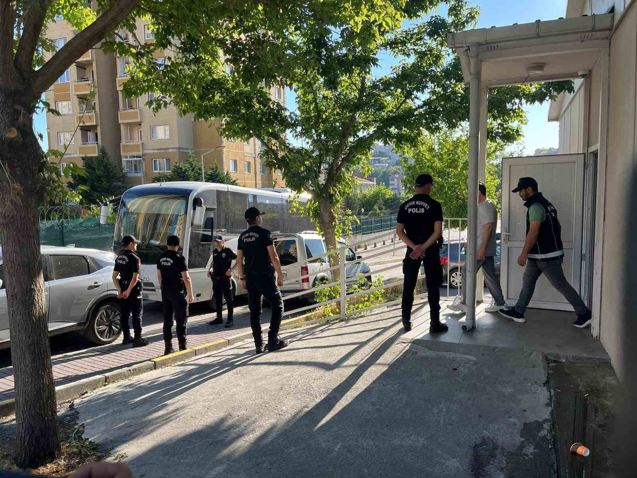 İSTANBUL CUMHURİYET BAŞSAVCILIĞI KOORDİNESİNDE YÜRÜTÜLEN UYUŞTURUCU SORUŞTURMASINDA GÖZALTINA...