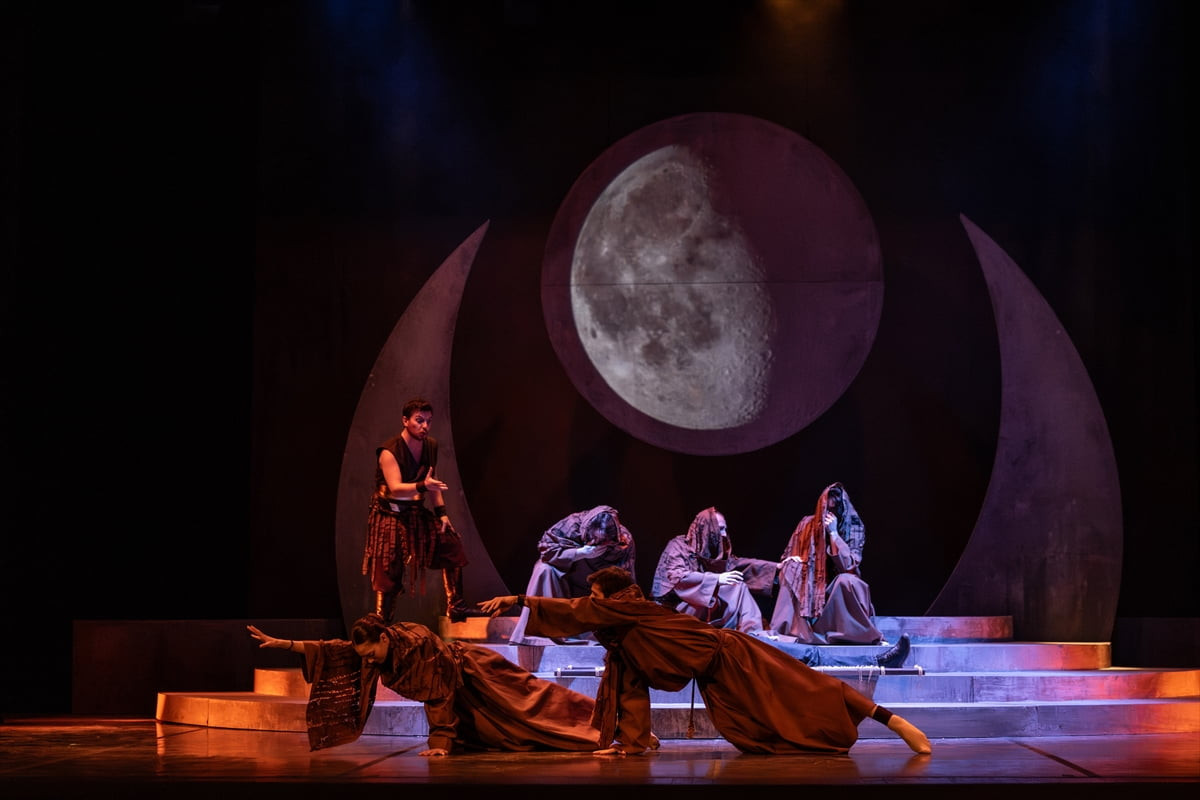 İstanbul Devlet Opera ve Balesi (İDOB), çağdaş opera eserlerinden "Deli Dumrul" ve "Tehlikeli...