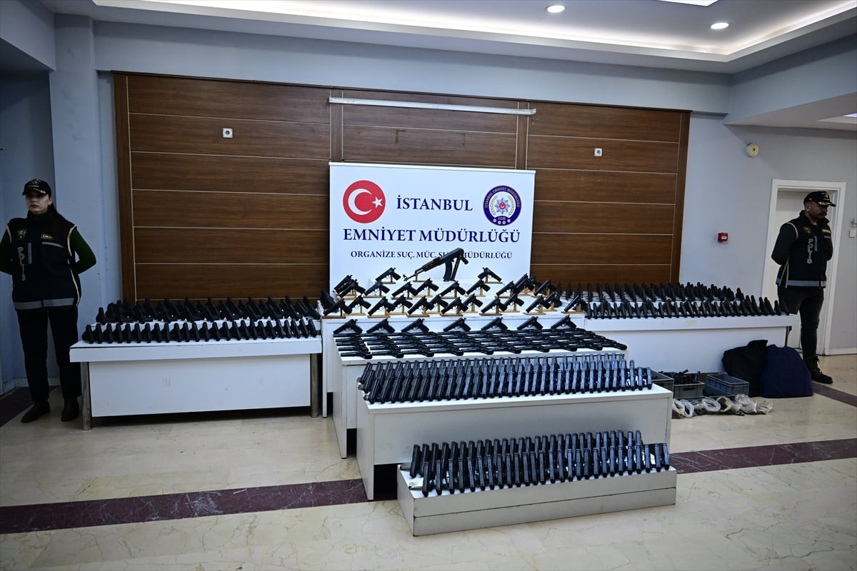 İstanbul Emniyet Müdürlüğü Organize Suçlarla Mücadele Şubesi ekipleri, suç örgütlerinin deşifre...