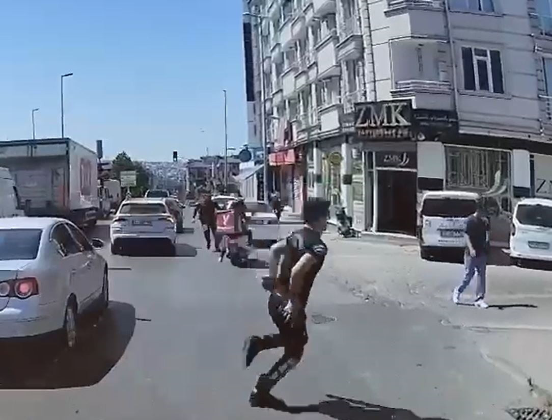 İSTANBUL ESENYURT’TA POLİS EKİPLERİ, FİLM SAHNELERİNİ ARATMAYAN BİR KOVALAMAYA İMZA ATTI. "DUR"...