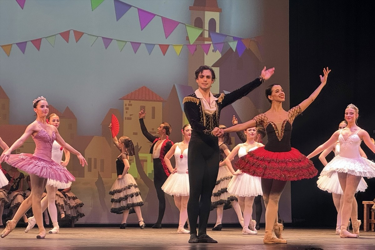 İstanbul Genç Bale Topluluğu, kuruluşunun ikinci sezonunda, Miguel de Cervantes'in aynı ismi...