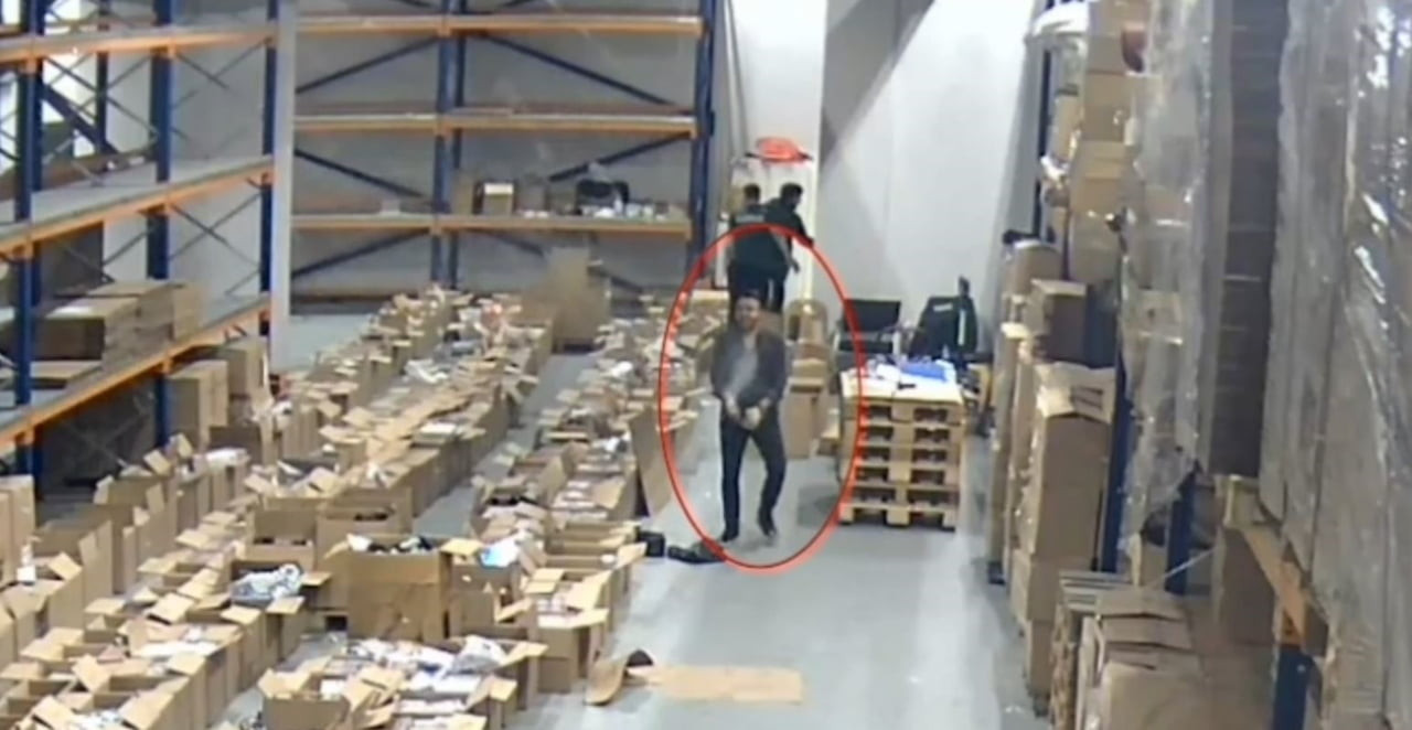 İSTANBUL HAVALİMANI GÜMRÜK MÜDÜRLÜĞÜ'NDE GÖREVLİ 4 PERSONEL, GÜMRÜKLÜ ALANDAN USULSÜZ OLARAK...