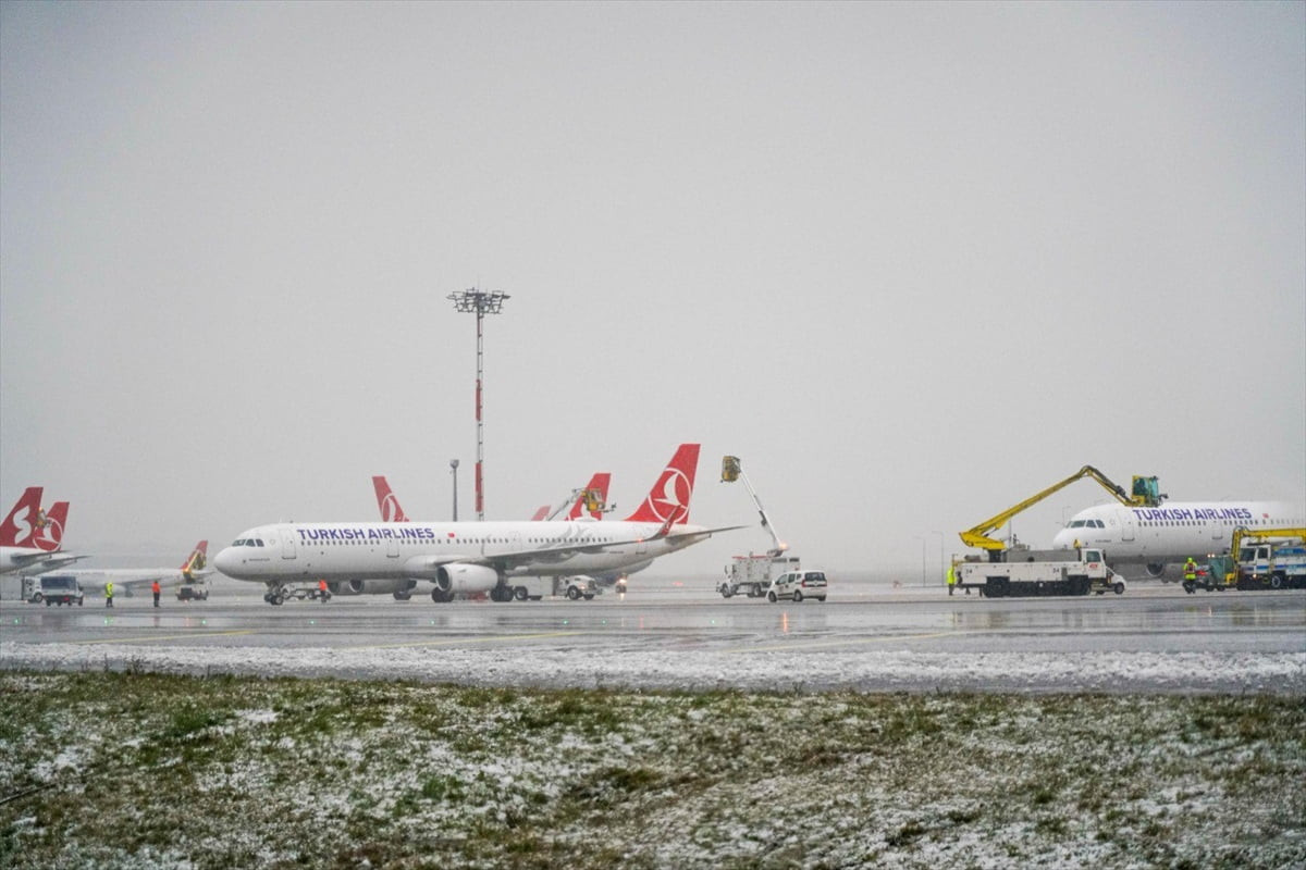 İstanbul Havalimanı İşletmecisi İGA, bu yıl kış hazırlıkları kapsamında pist güvenliğini ve...