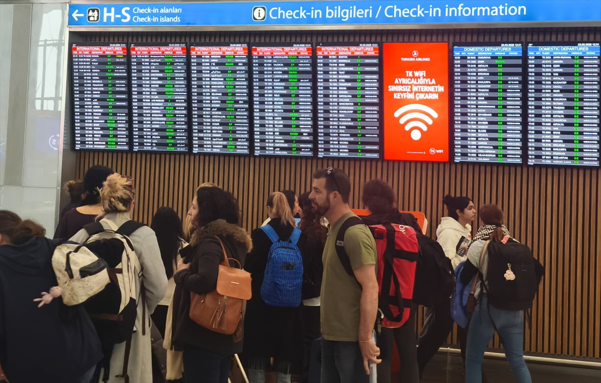 İstanbul Havalimanı'nda Ramazan Bayramı tatilinde 5 bin 871 uçuş gerçekleştirilirken, 873 bin 851...