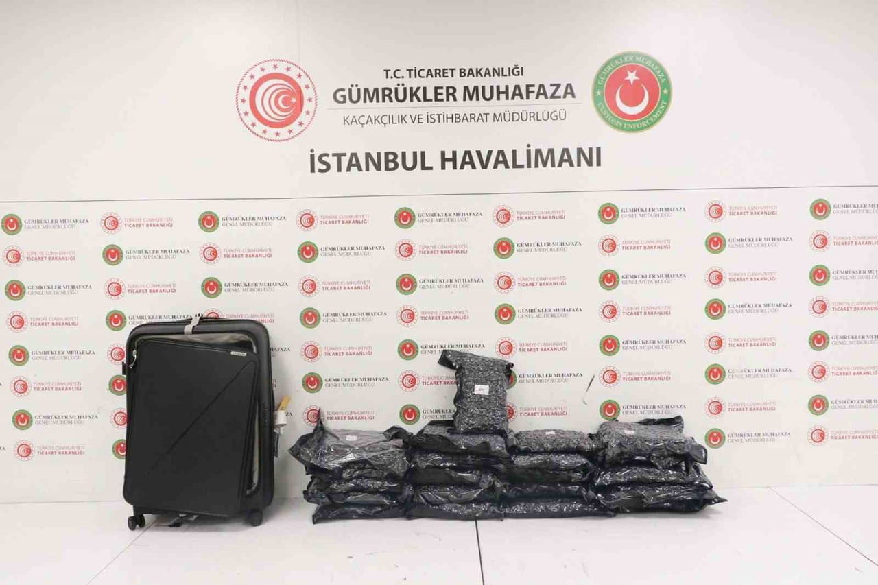 İSTANBUL HAVALİMANI’NDA TİCARET BAKANLIĞI GÜMRÜKLER MUHAFAZA EKİPLERİNCE DÜZENLENEN OPERASYONDA...