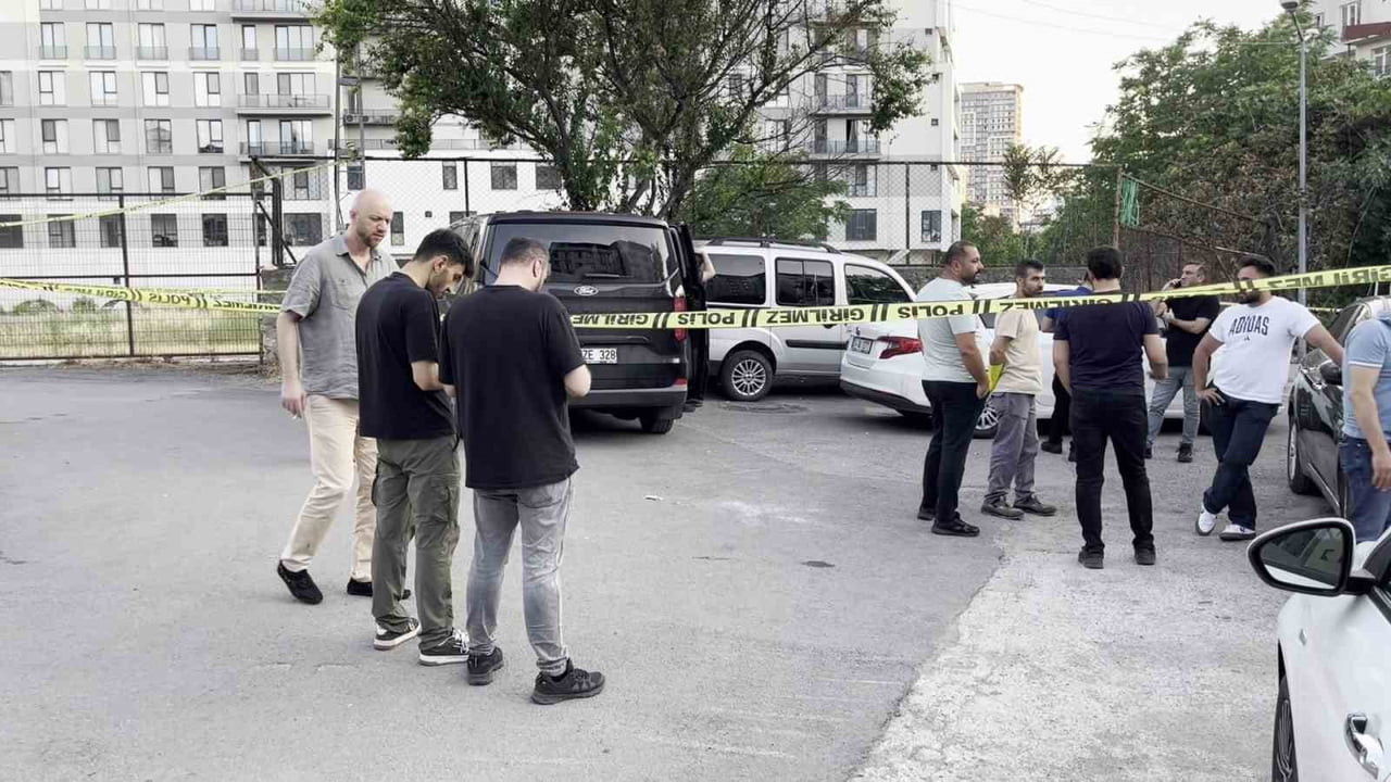 İSTANBUL (İHA) - KARTAL’DA METRUK BİR GECEKONDUDA KADIN CESEDİ BULUNDU. BİR SÜREDİR KAYIP OLDUĞU...