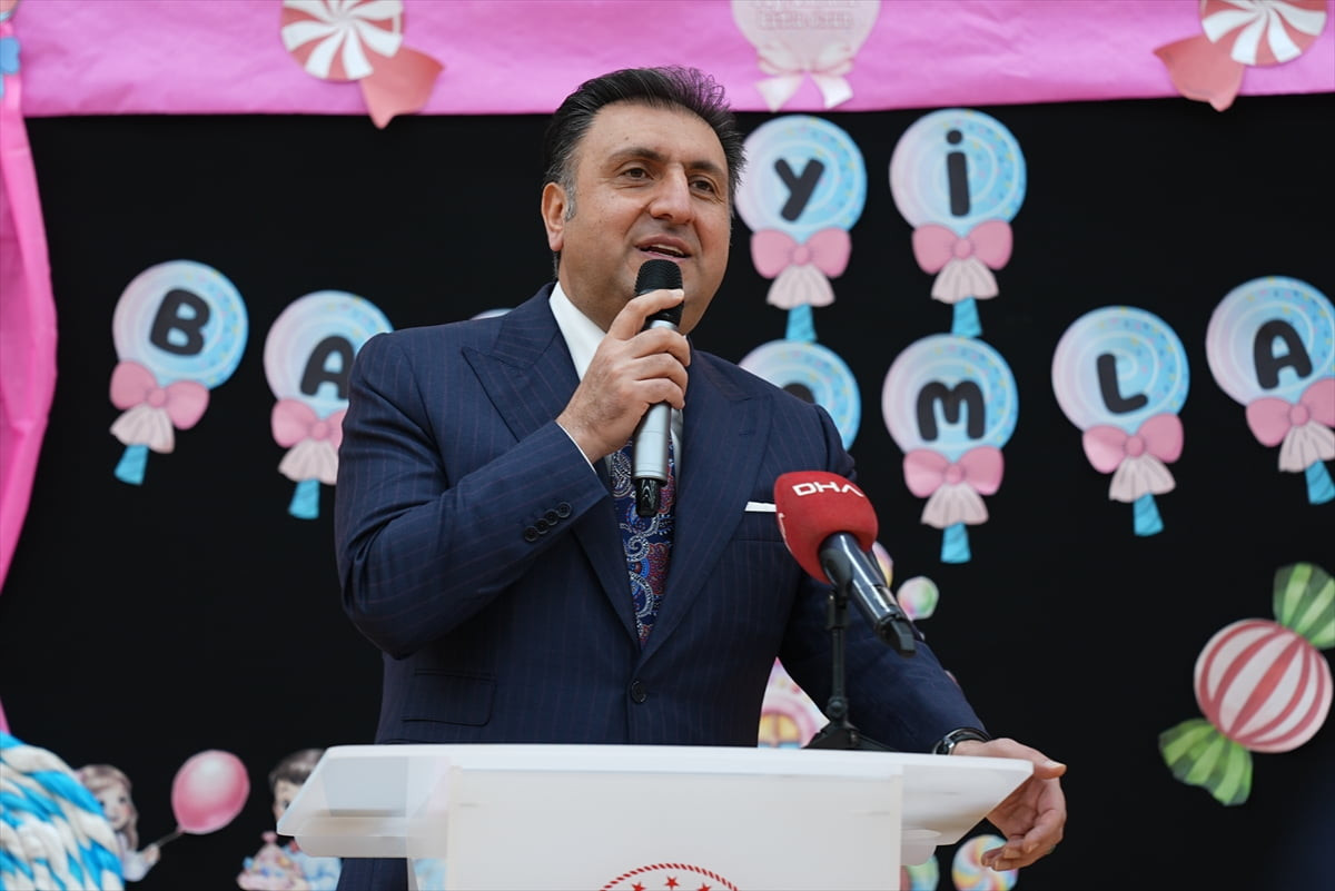 İstanbul İl Milli Eğitim Müdürü Murat Mücahit Yentür, Bahçelievler Mehmet Akif Ersoy Ortaokulu'na...