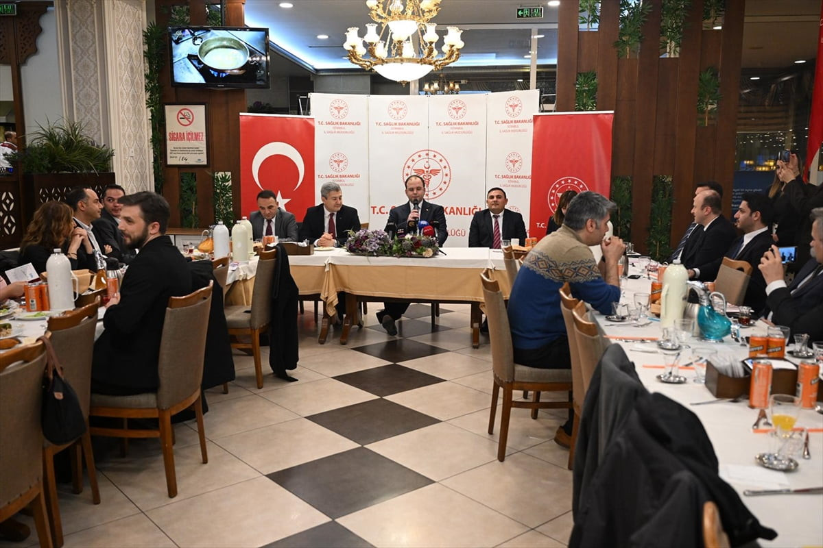  İstanbul İl Sağlık Müdürlüğü tarafından düzenlenen iftar programında sağlık muhabirleri aynı...