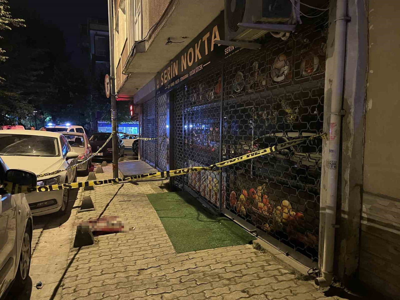 İSTANBUL KÜÇÜKÇEKMECE'DE SOKAKTA BIÇAKLI SALDIRIYA UĞRAYAN ŞAHIS AĞIR YARALANIRKEN, OLAYLA İLGİLİ...