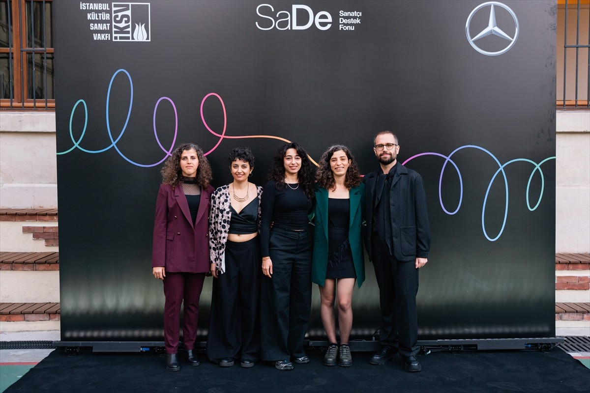 İstanbul Kültür Sanat Vakfı (İKSV) ve Mercedes-Benz Türk'ün işbirliğinde hayata geçirilen Sanatçı...