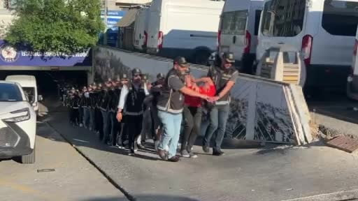İstanbul merkezli 7 ilde düzenlenen suç örgütü operasyonunda gözaltına alınan 45 şüpheli adliyeye...