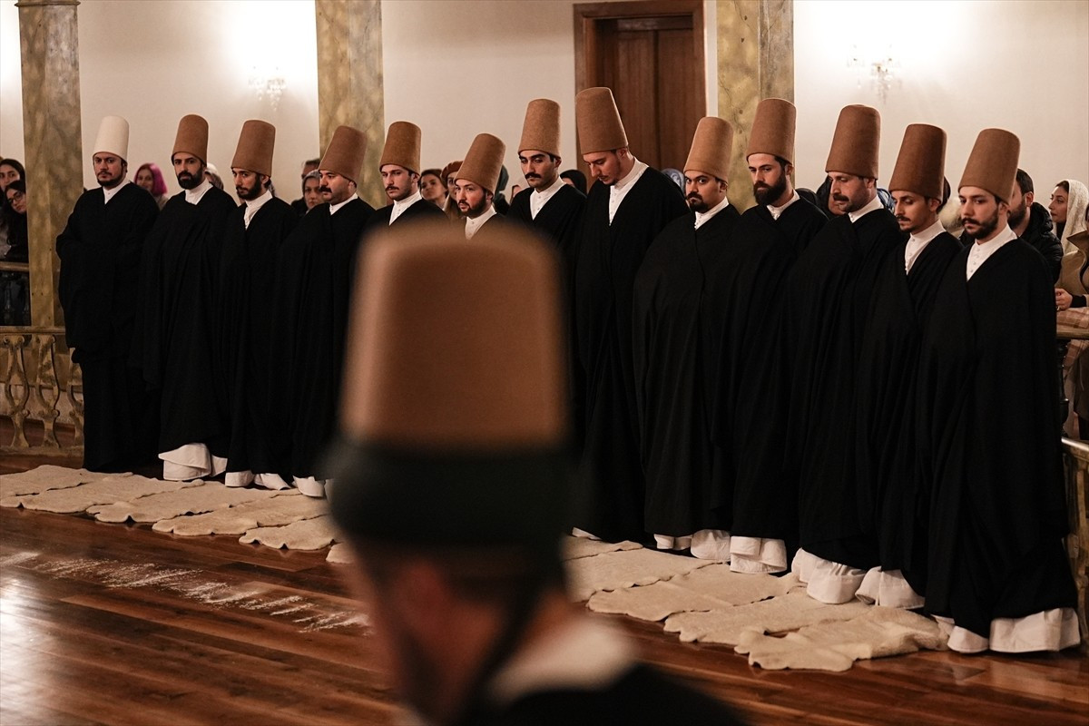 İstanbul Meydan Meşkleri Topluluğu tarafından mutasavvıf ve mütefekkir Hazreti Mevlana'nın...