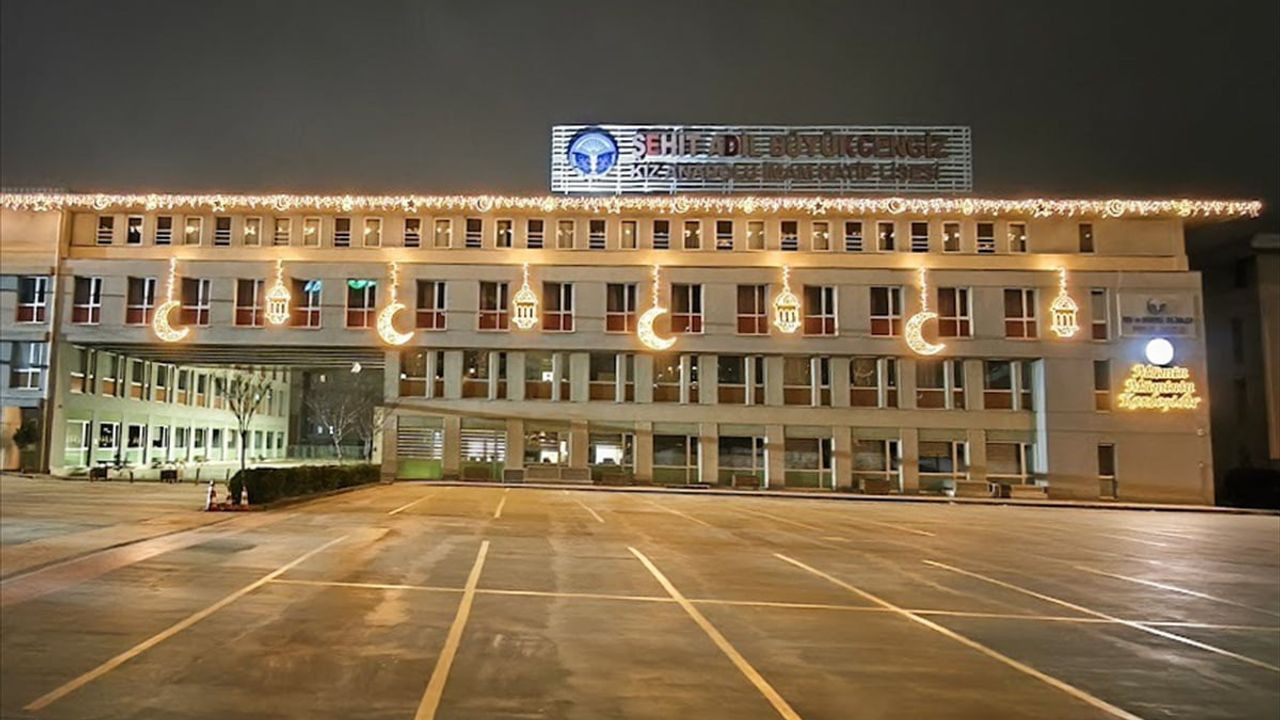 İstanbul Okulları Ramazan'a Özel Süslemelerle Donatıldı