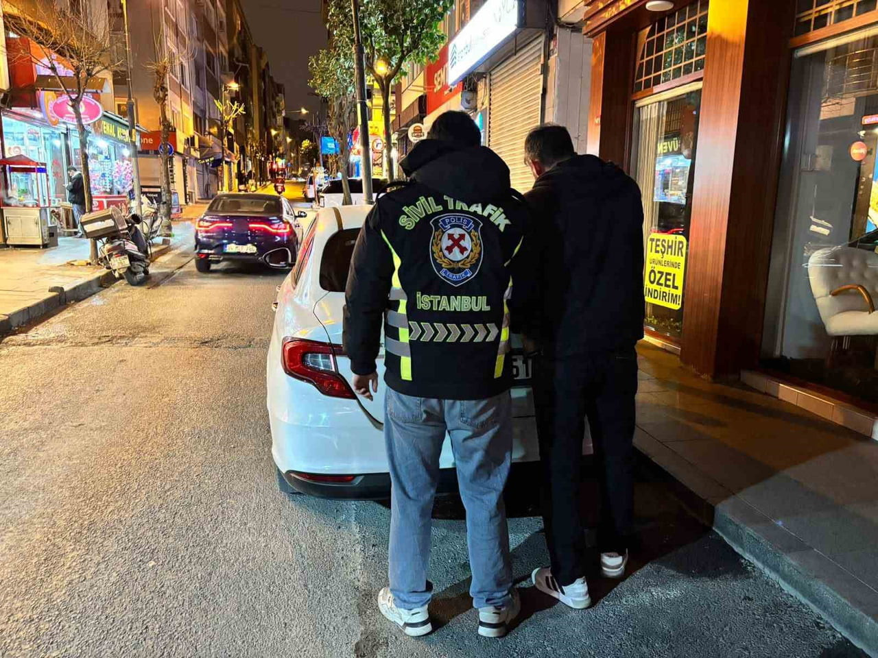 İSTANBUL ŞİŞLİ'DE ÇIKAN TARTIŞMADA BİR ARACA SALDIRDIĞI İDDİA EDİLEN SÜRÜCÜYE TOPLAMDA 192 BİN 719...