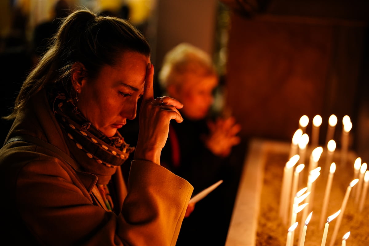 İstanbul Şişli'deki Saint Esprit Katedrali'nde Noel dolayısıyla ayin düzenlendi.