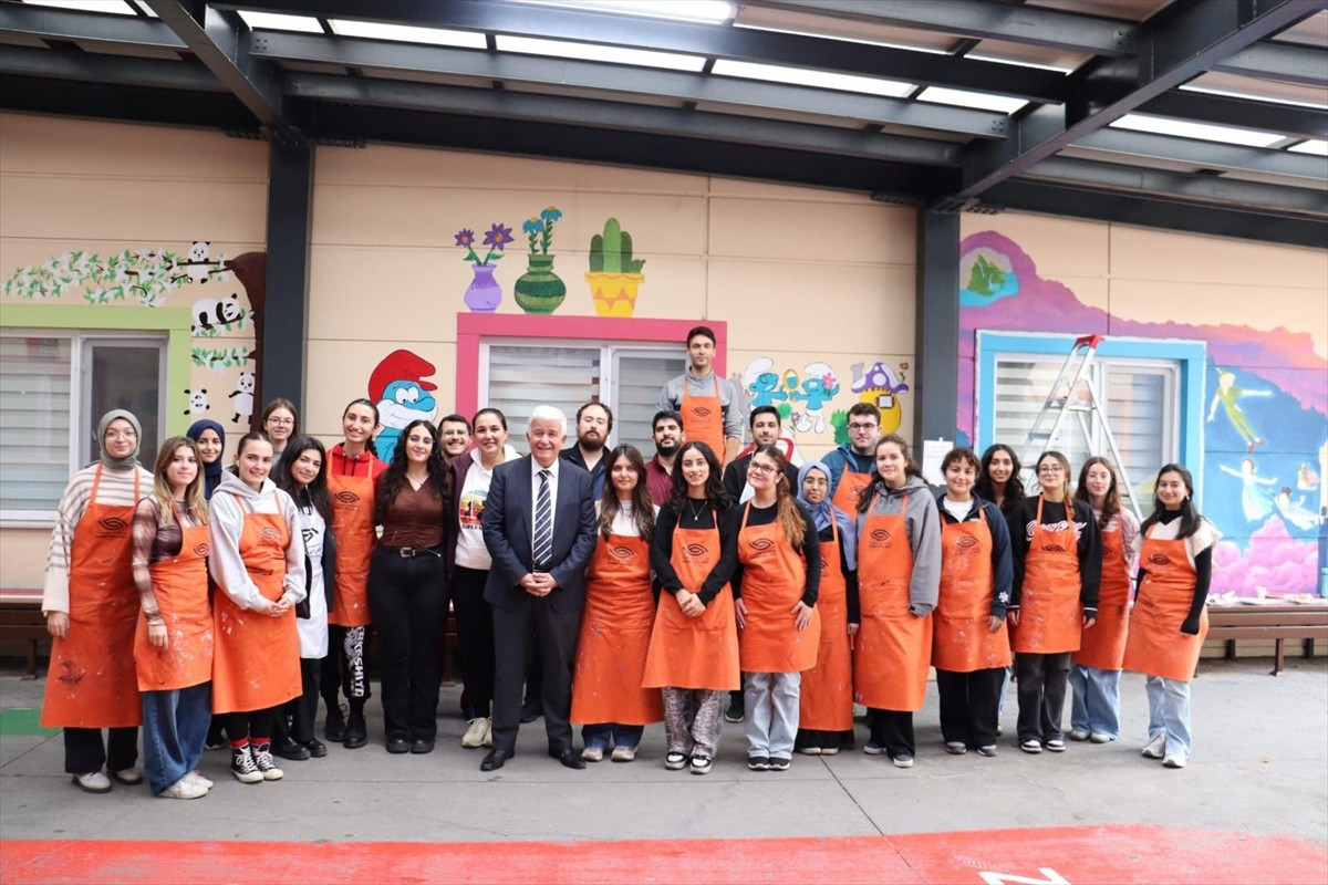 İstanbul Üniversitesi Cerrahpaşa-Cerrahpaşa Tıp Fakültesi Hastanesi Çocuk Acil Kliniği'nin dış...