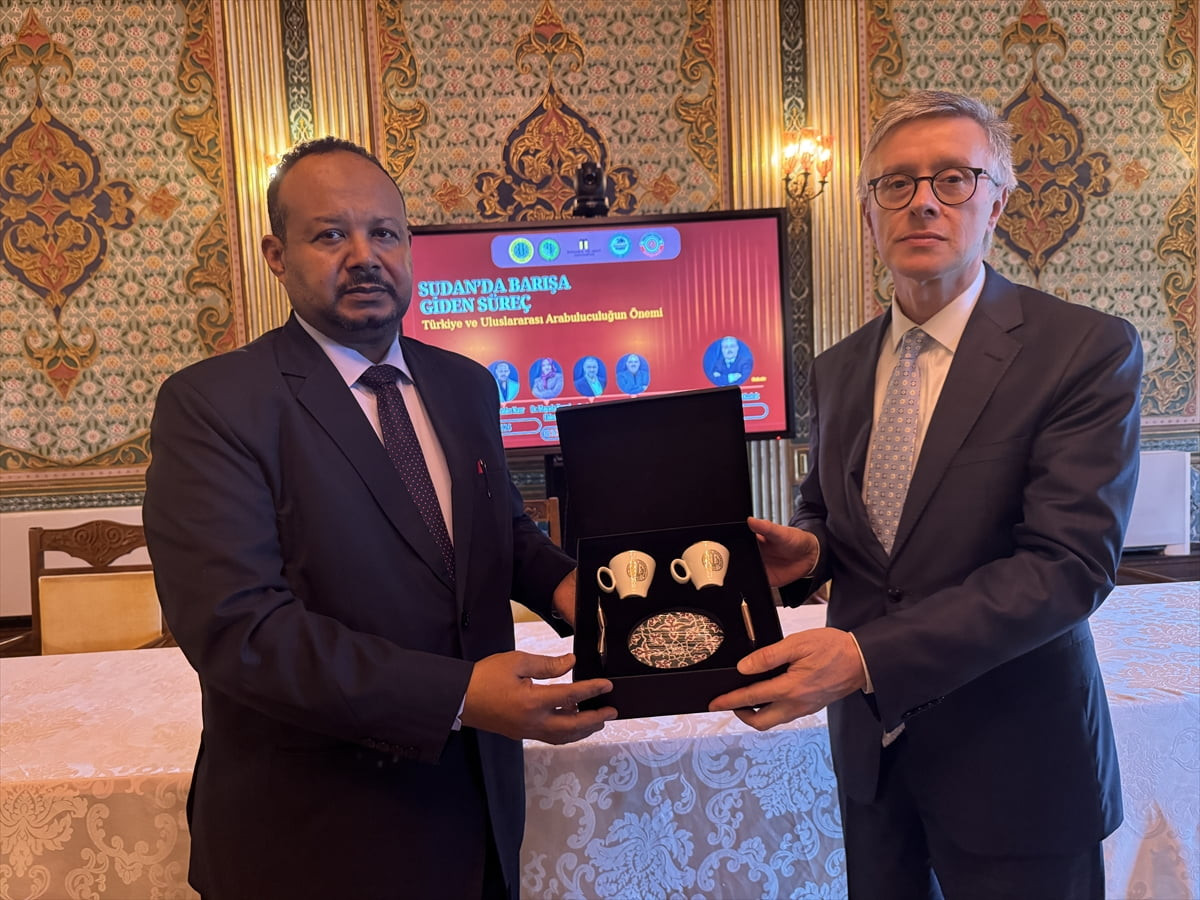 İstanbul Üniversitesi'nde düzenlenen "Sudan'da Barışa Giden Süreç: Türkiye ve Uluslararası...