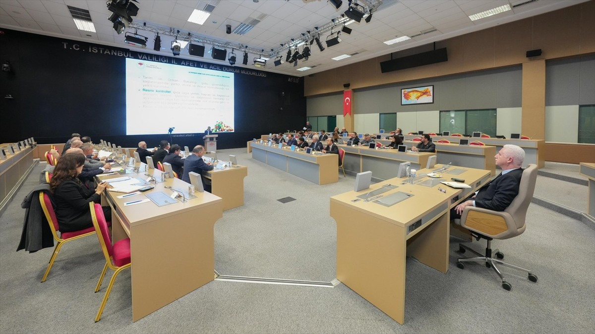 İstanbul Valiliği, bu yıl kentte yapılan gıda denetimleri sonucunda 9 bin 303 işletmeye toplam 565...