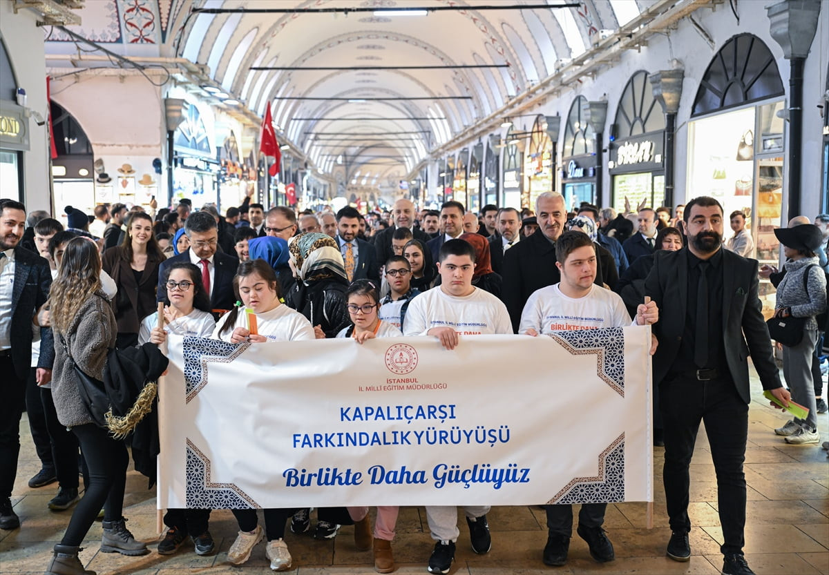 İstanbul Valiliği ve İstanbul İl Milli Eğitim Müdürlüğü işbirliğiyle Kapalıçarşı'da, down...