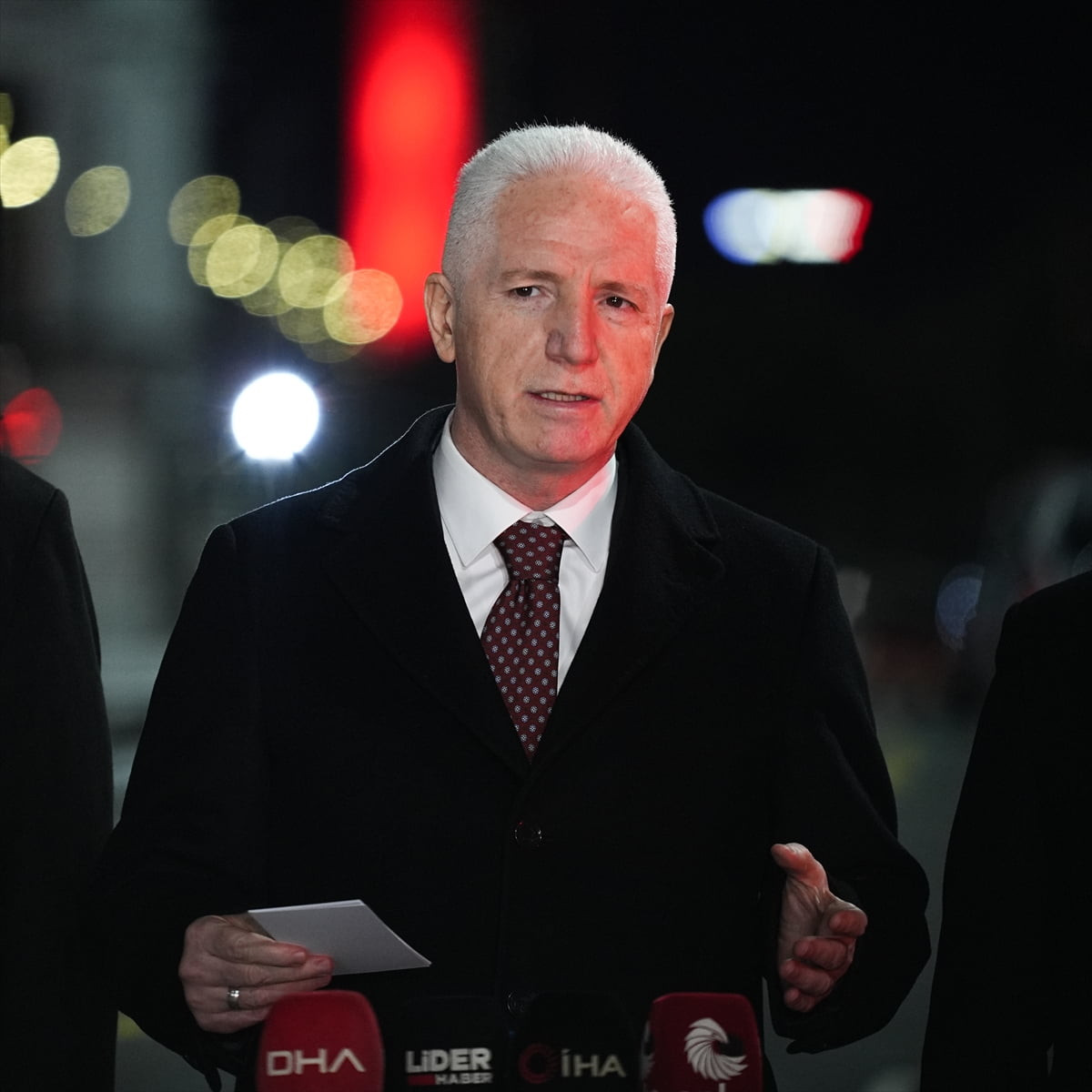 İstanbul Valisi Davut Gül, 15 Temmuz Şehitler Köprüsü'nde uygulama noktasında görev yapan...