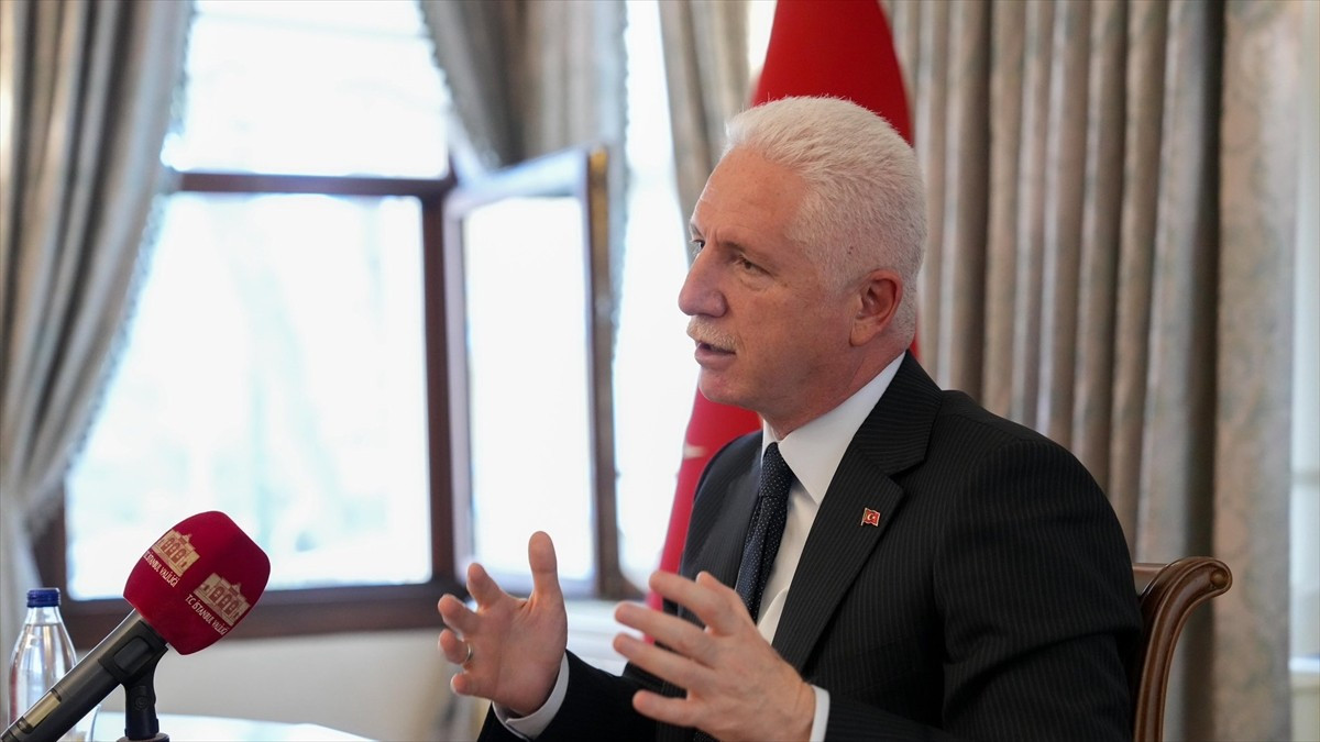 İstanbul Valisi Davut Gül başkanlığında gerçekleştirilen "Gıda Güvenliği Toplantısı"nda...