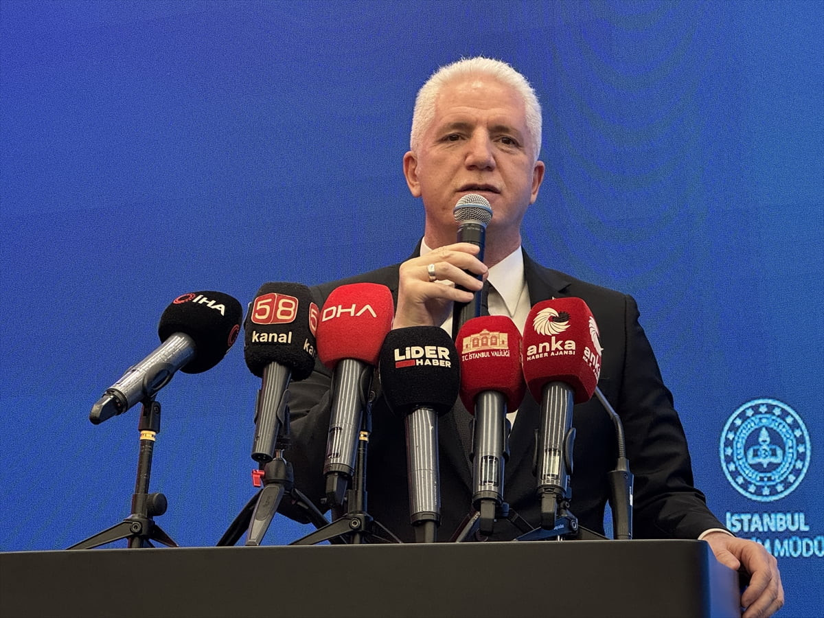 İstanbul Valisi Davut Gül, İstanbul Çocukları Vakfı tarafından düzenlenen "Türkiye Yüzyılı...