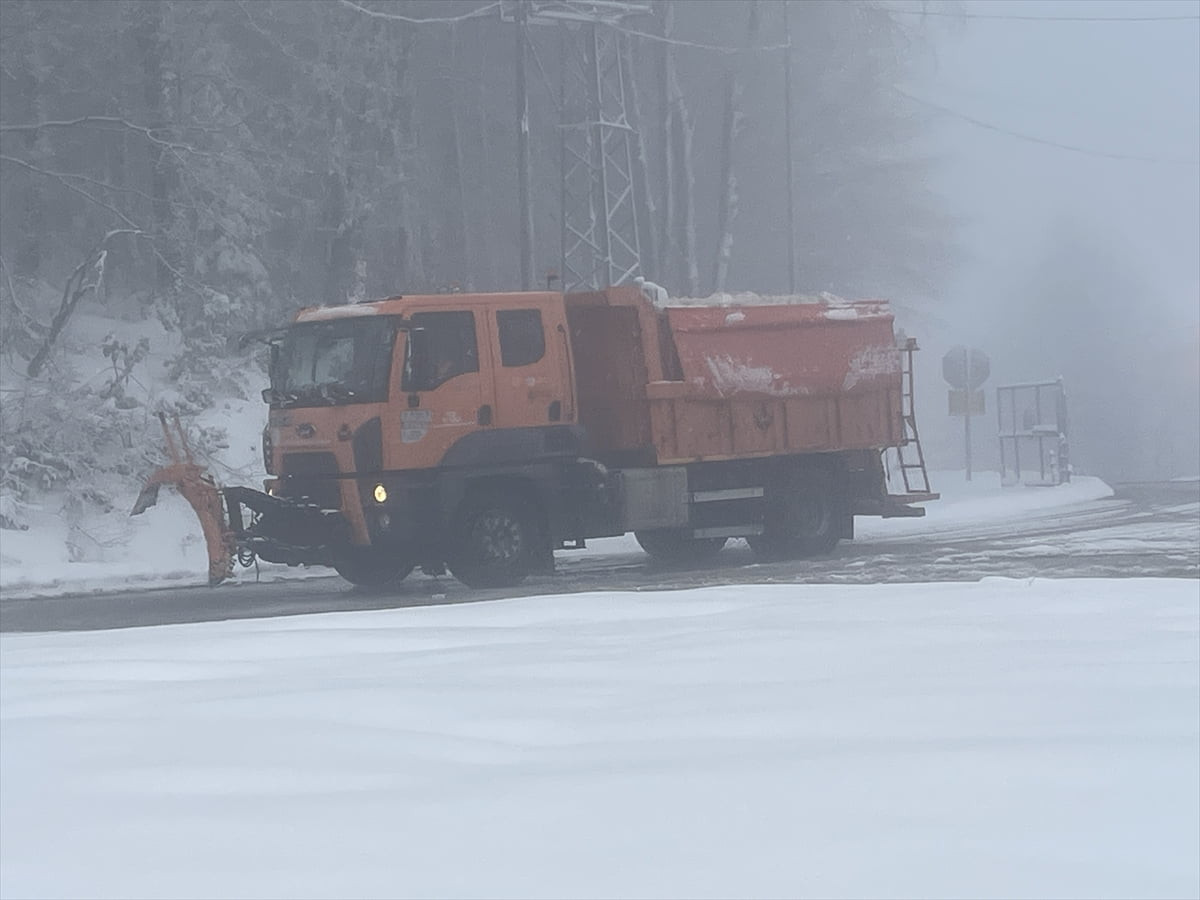 İstanbul ve Ankara arasında ulaşımı sağlayan güzergahlardan D-100 kara yolunun Bolu Dağı kesiminde...