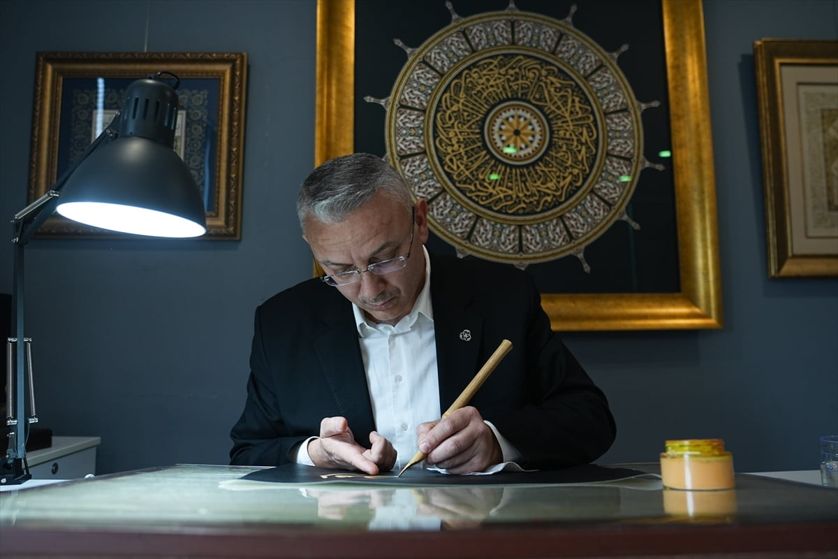 İstanbul'da bir camide imam hatip olarak görev yapan Ferhat Kurlu, eşi ve iki kızıyla birlikte...