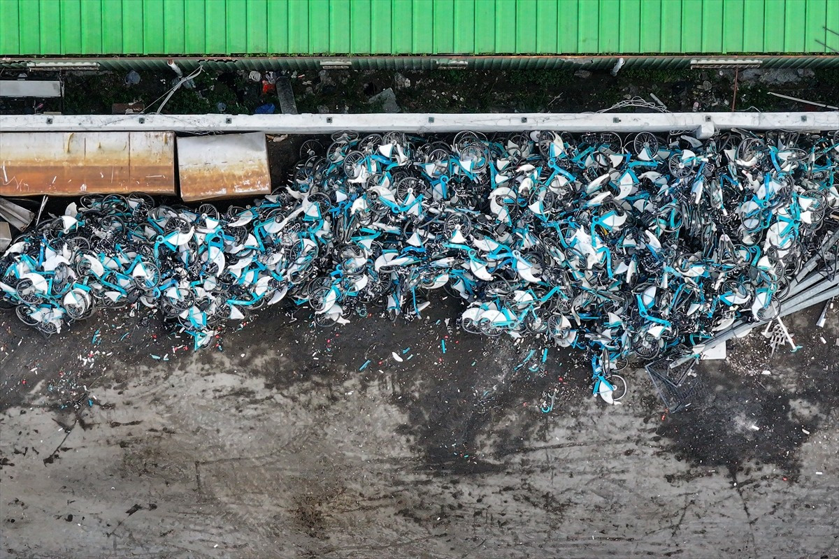 İstanbul'da bisikletle ulaşımı teşvik etmek amacıyla başlatılan ve iki yıldır hizmet vermeyen...