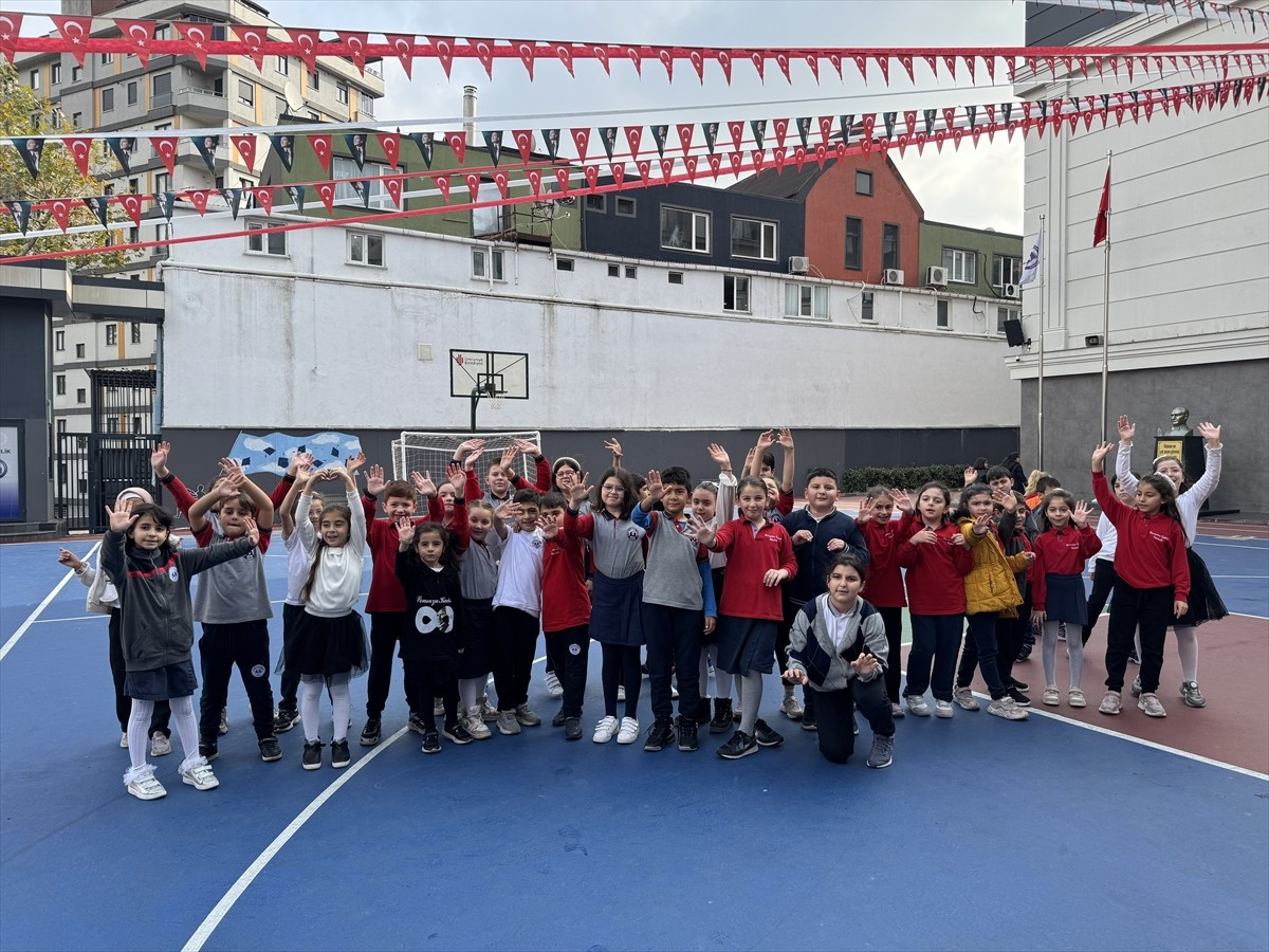 İstanbul'da ilk ve ortaöğretim kurumlarındaki öğrenciler, 2025-2026 eğitim öğretim yılının ilk ara...