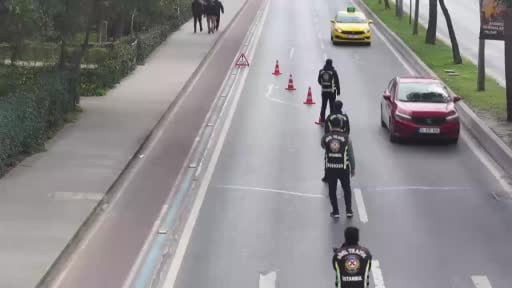 İstanbul'da korsan taşımacılık yapan sürücü ve yolcular polis denetimine takıldı