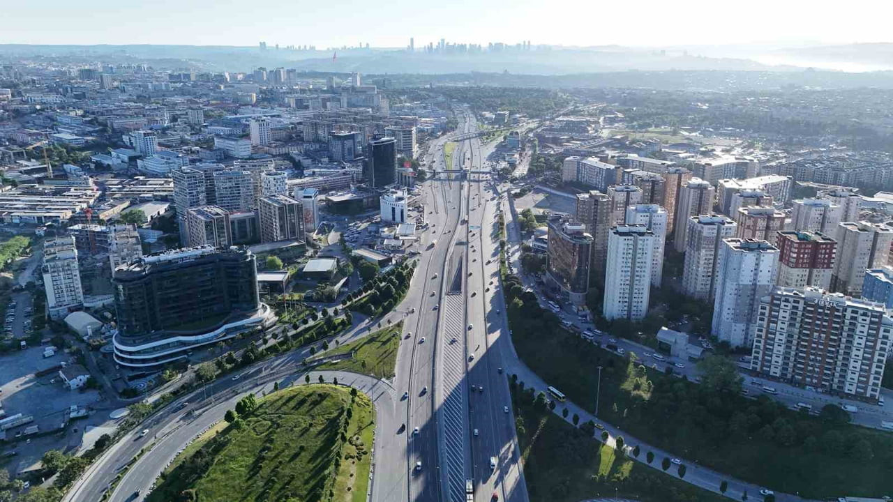 İSTANBUL'DA KURBAN BAYRAMI'NIN İLK SABAHI TRAFİK BOŞ KALDI.