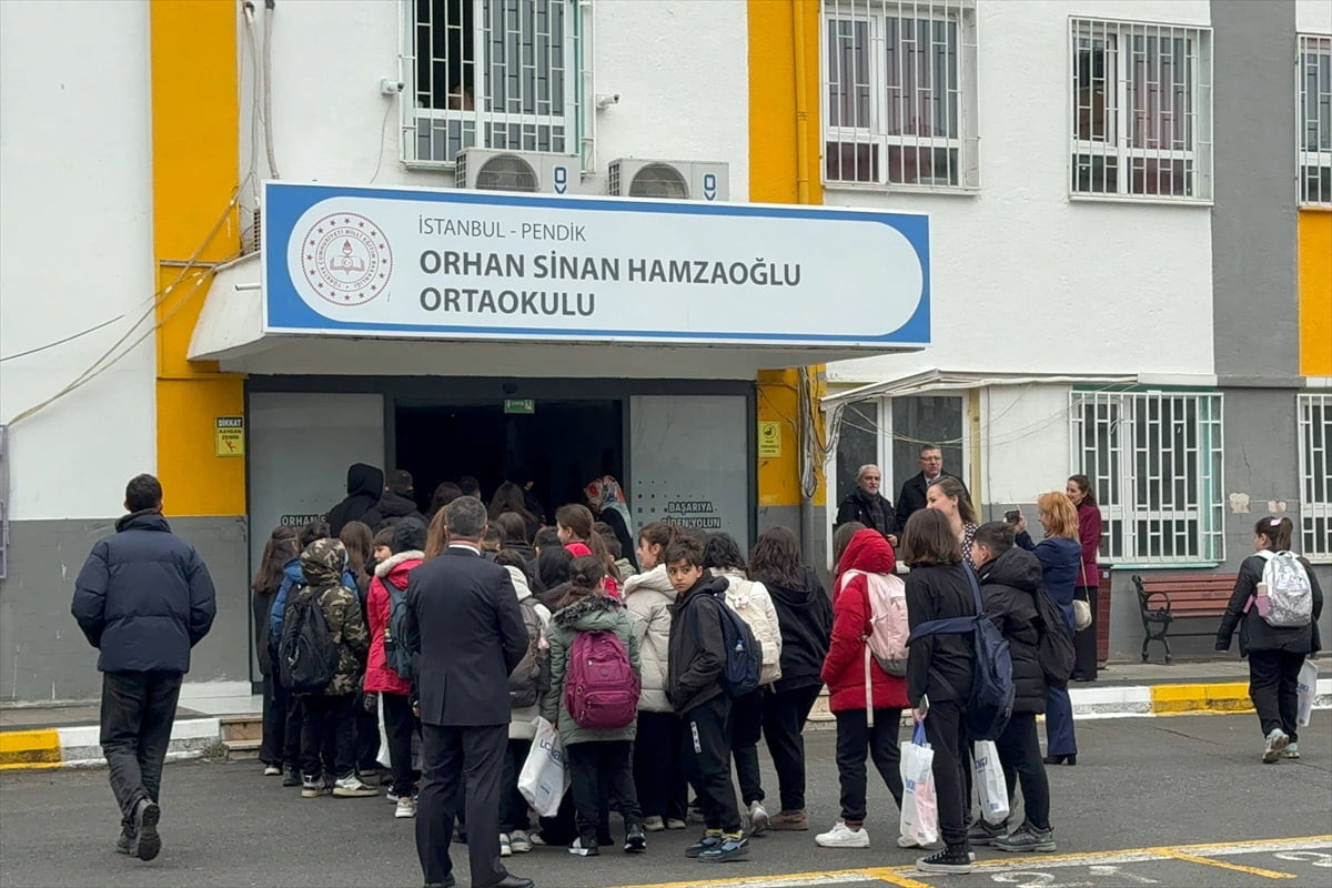 İstanbul'da, Milli Eğitim Bakanlığına (MEB) bağlı ilk ve ortaöğretim kurumlarında ikinci ara...