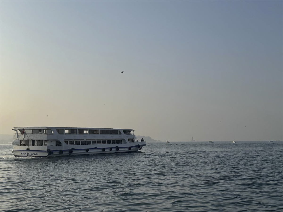 İstanbul'da, sabahın erken saatlerinden itibaren bazı ilçelerde sis etkili oluyor.