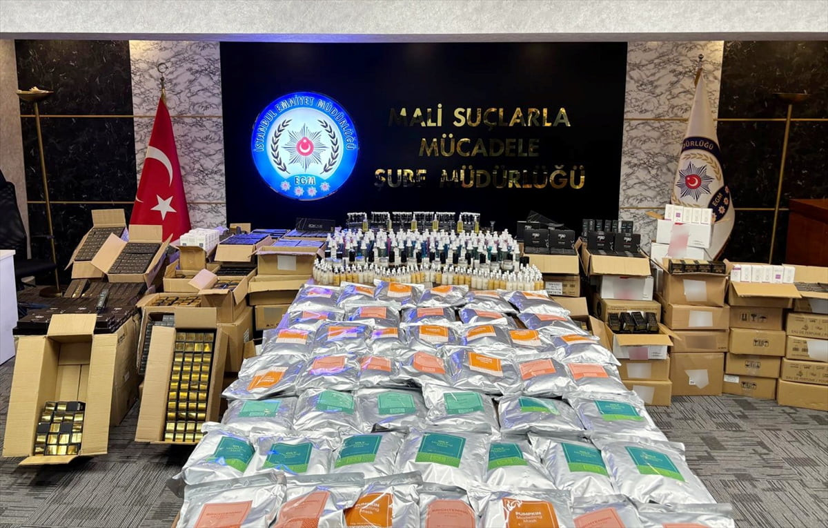 İstanbul'da sahte ilaç ve kozmetik ürünleri imalatı yapıldığı iddia edilen depoya düzenlenen...