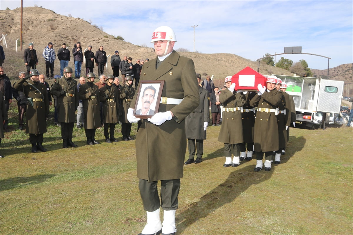 İstanbul'da tedavi gördüğü hastanede 73 yaşında hayatını kaybeden Kıbrıs gazisi Alaattin Aydın'ın...
