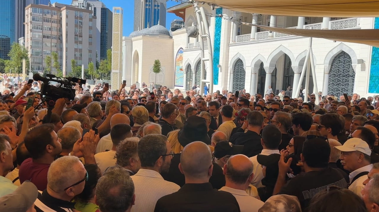 İSTANBUL'DA TEDAVİ GÖRDÜĞÜ HASTANEDE 77 YAŞINDA HAYATINI KAYBEDEN YEŞİLÇAM’IN USTA OYUNCUSU KADİR...