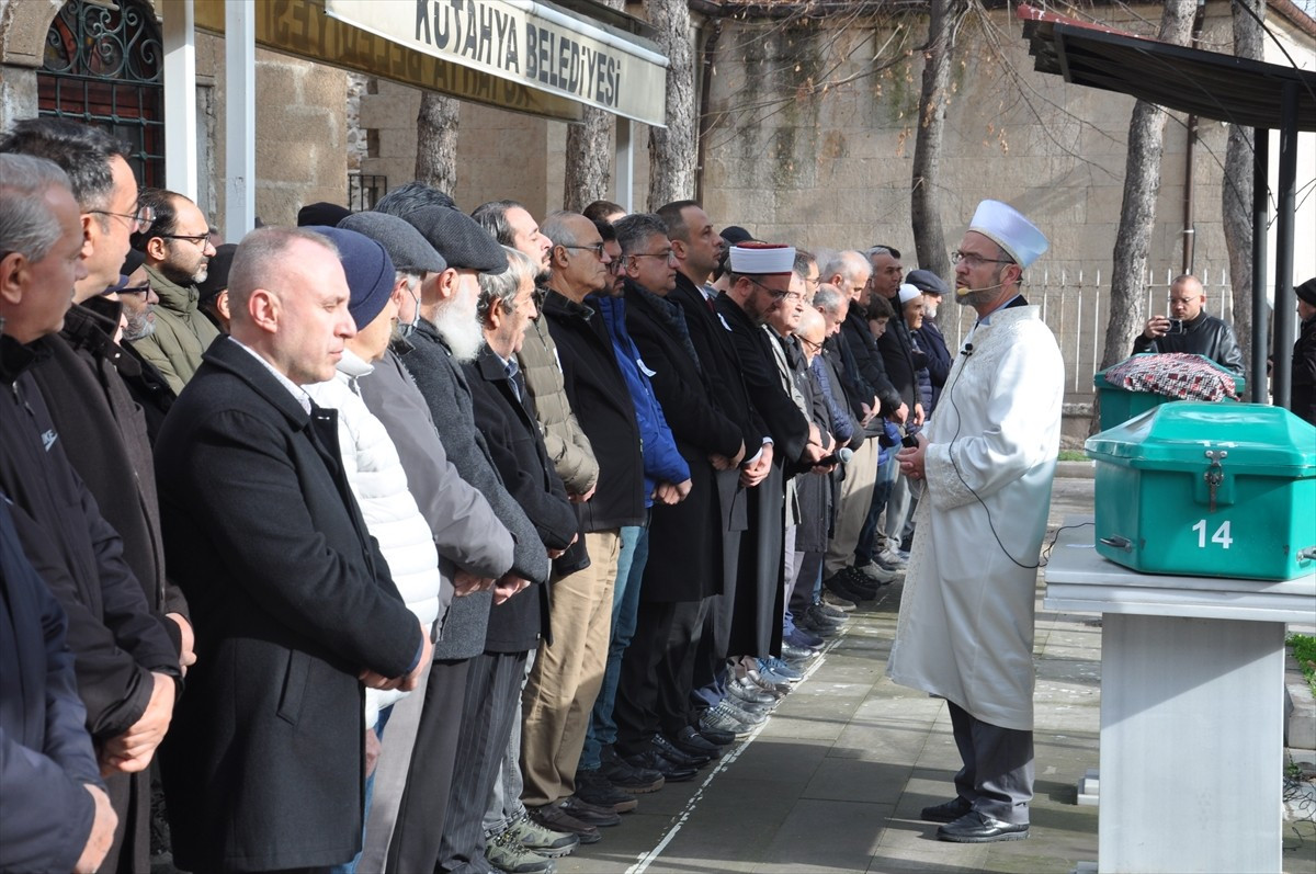 İstanbul'da tedavi gördüğü hastanede 87 yaşında vefat eden TRT İstanbul Radyosu'nun emekli saz...