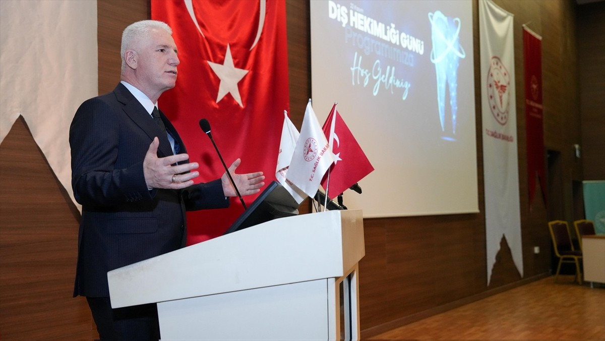 İstanbul'da Toplum Ağız ve Diş Sağlığı Haftası kapsamında "Diş Hekimliği Günü Programı"...