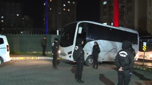 İstanbul'da uyuşturucu operasyonunda adliyeye sevk edilen 8 şüpheli tutuklandı