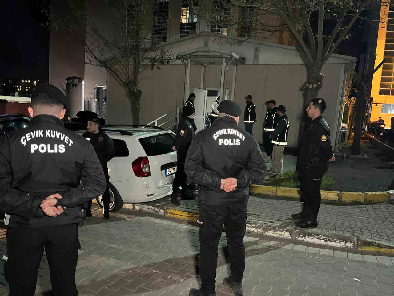 İSTANBUL'DA UYUŞTURUCU VE FUHUŞ SORUŞTURMASI KAPSAMINDA YAPILAN OPERASYONDA GÖZALTINA ALINAN ÜNLÜ...