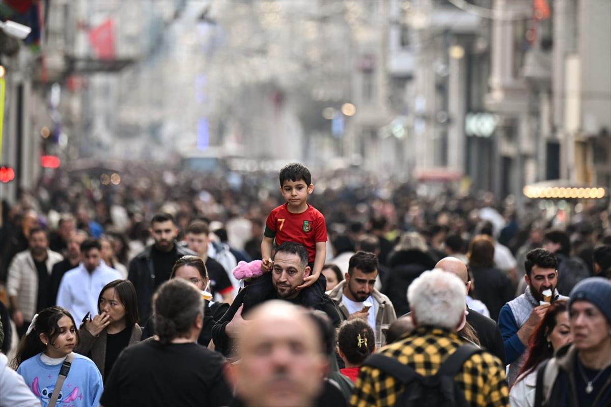 İstanbul'da, uzun süredir etkili olan soğuk havanın ardından sıcaklığın 23 dereceye kadar...