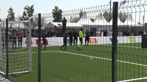 İstanbul'da yapılacak UEFA Avrupa Ligi finali öncesi Beşiktaş Meydanı'na kurulun taraftar alanında...