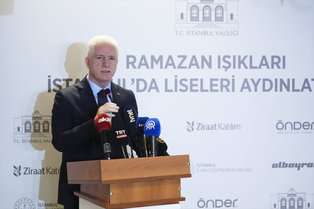İstanbul'daki liseler, ramazan dolayısıyla "Ramazanın Işıkları İstanbul'da Liseleri Aydınlatıyor"...
