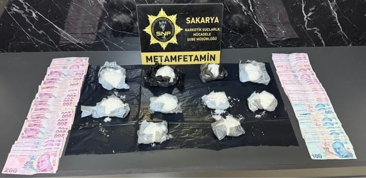 İSTANBUL'DAN SAKARYA'YA MOTOSİKLETLE UYUŞTURUCU GETİRECEĞİ TESPİT EDİLEN ŞAHSA YÖNELİK DÜZENLENEN...