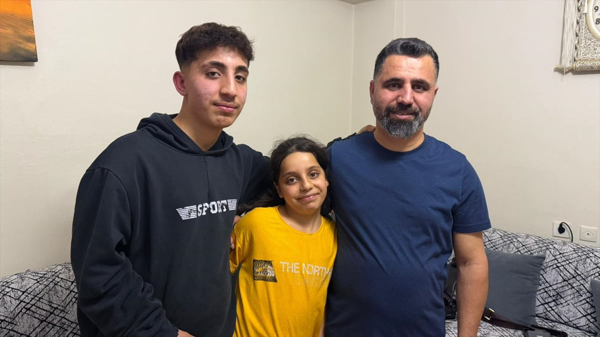  İstanbul'un Bağcılar ilçesinde trafikte seyir halindeyken boğazına şeker kaçan Ekrem Özpınar, yol...