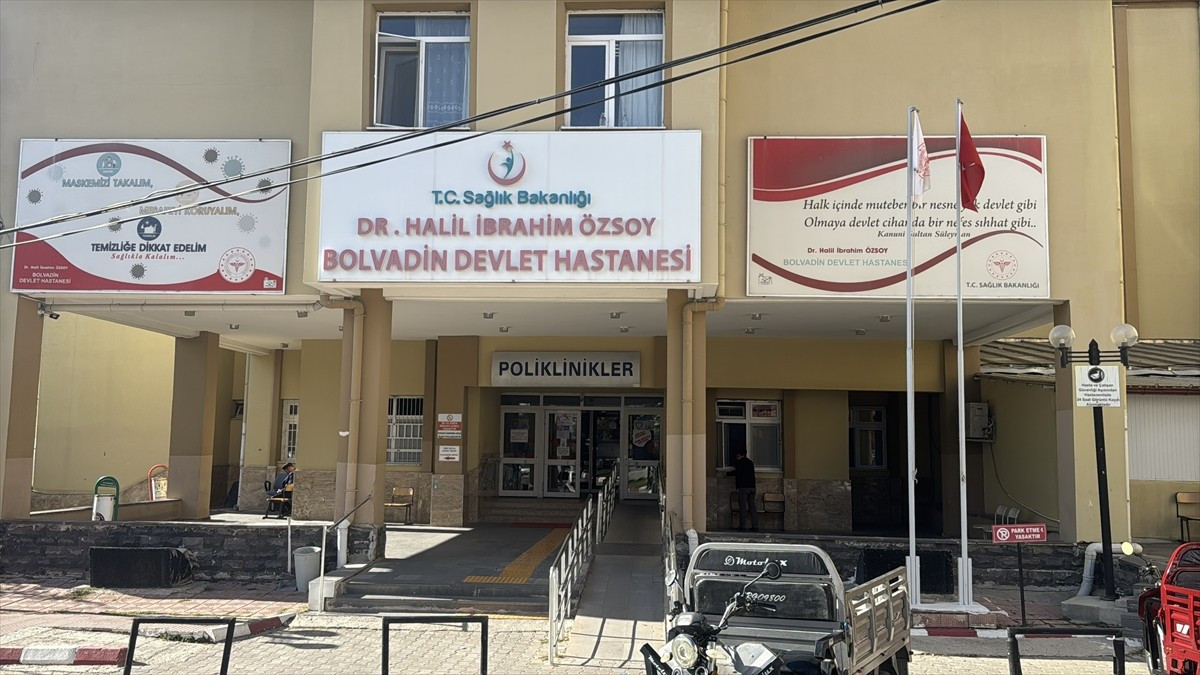 İstanbul'un Fatih ilçesinde gıda zehirlenmesi şüphesiyle kaldırıldıkları hastanede hayatını...