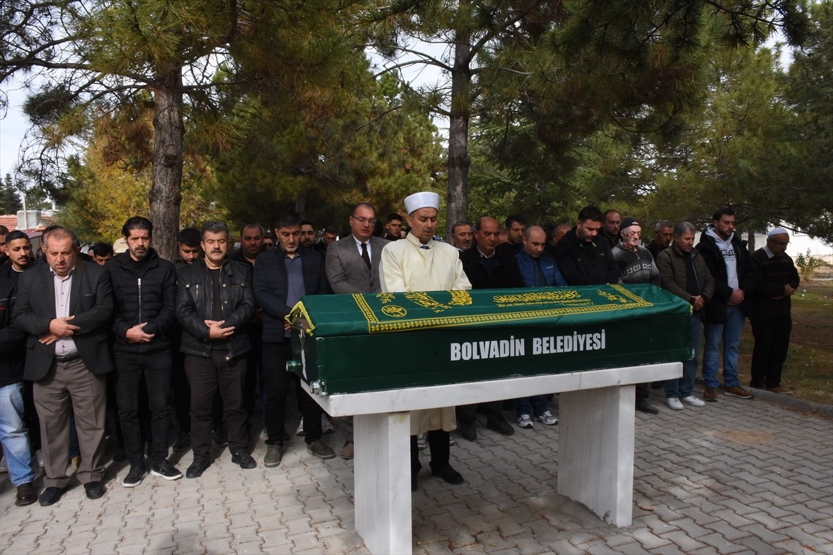 İstanbul'un Fatih ilçesinde zehirlenme şüphesiyle ölen Servet Böcek'in cenazesi Afyonkarahisar'ın...